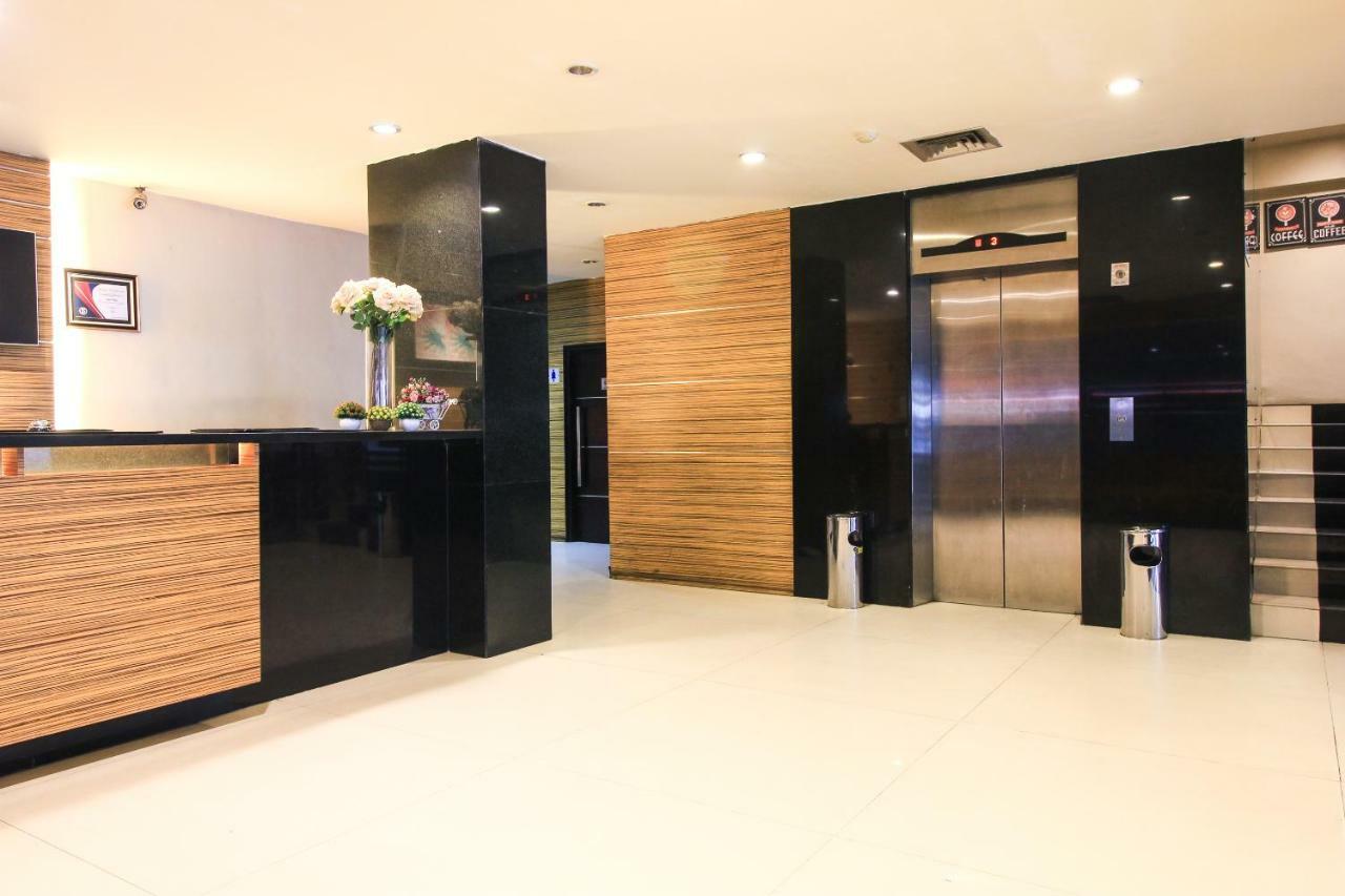 Aston Pekanbaru City Hotel Exterior foto